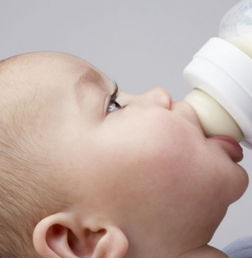 婴儿喂奶后打嗝正常吗