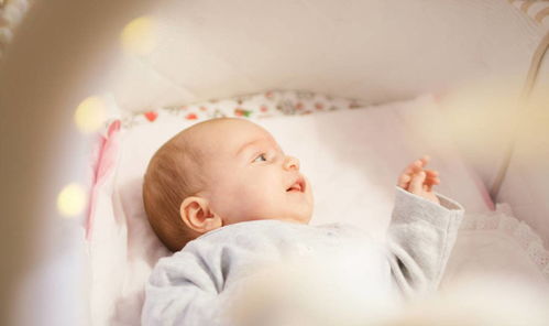 宝宝夜醒哺乳的应对方法