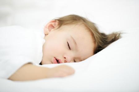 婴儿白天睡觉和晚上睡觉的效果一样吗
